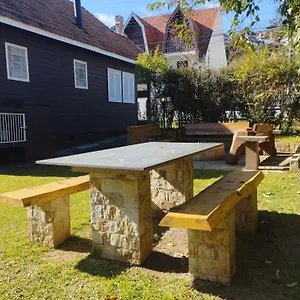 Chale De Madeira - Lareira E Fogueira---lindo Gramado Com Mesa Cafe Da Manha, Churrasqueira E Fogueira Campos do Jordão
